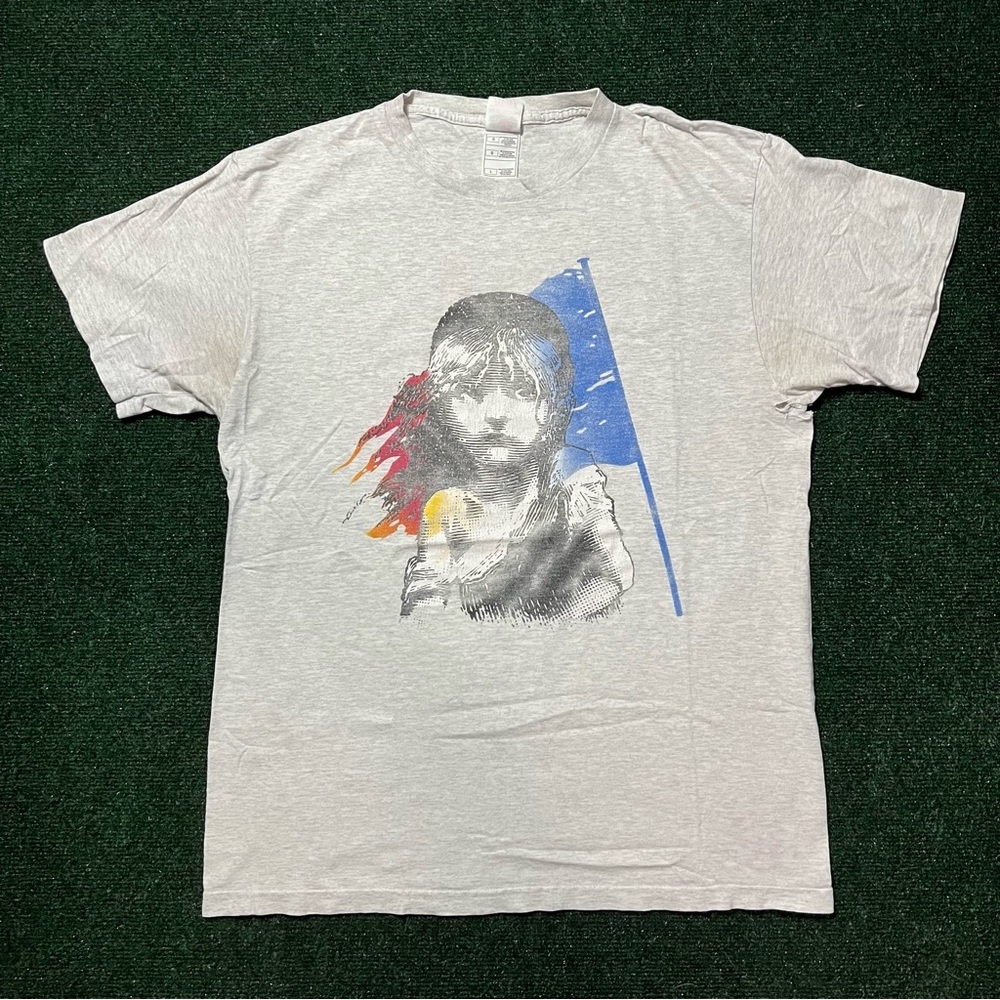 Vintage Y2K Les Miserables T-Shirt Gray London Broadway Musical Size L 21X28